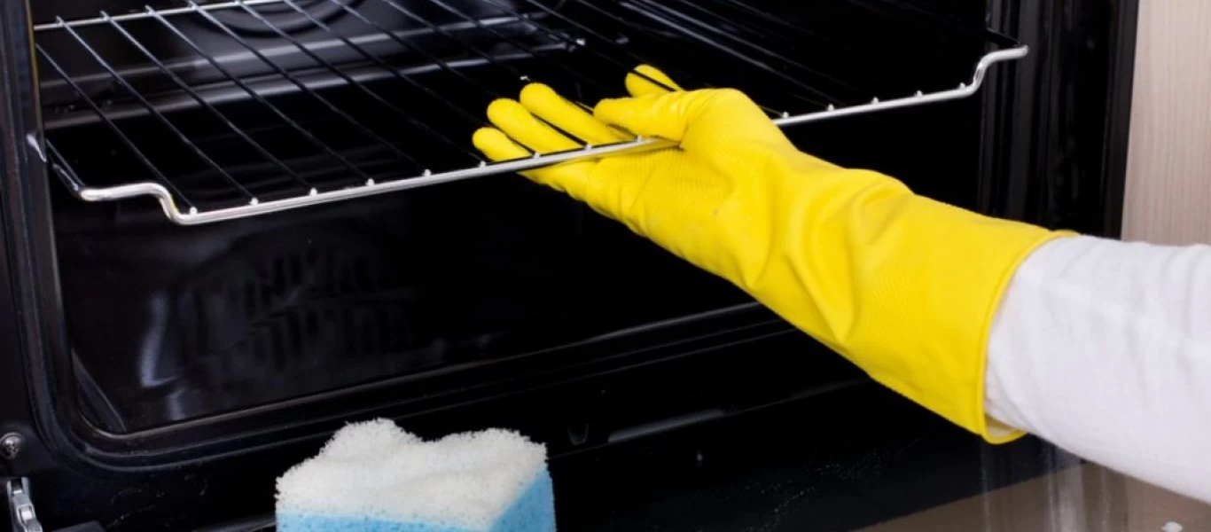 Ο εύκολος τρόπος να καθαρίσετε τον φούρνο σας